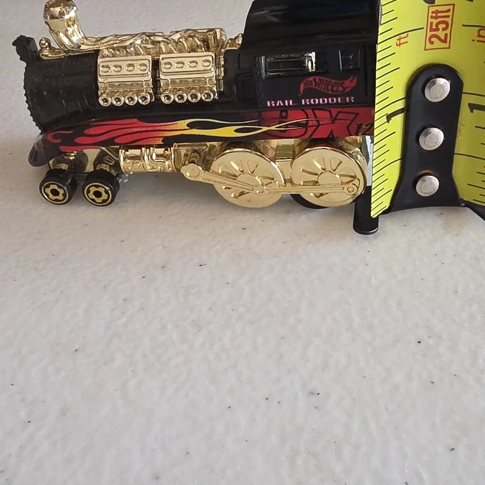 Hot Wheels Rail Rodder Train 1:64 Diecast Plastic Black Gold Red Flames 3 Inch
